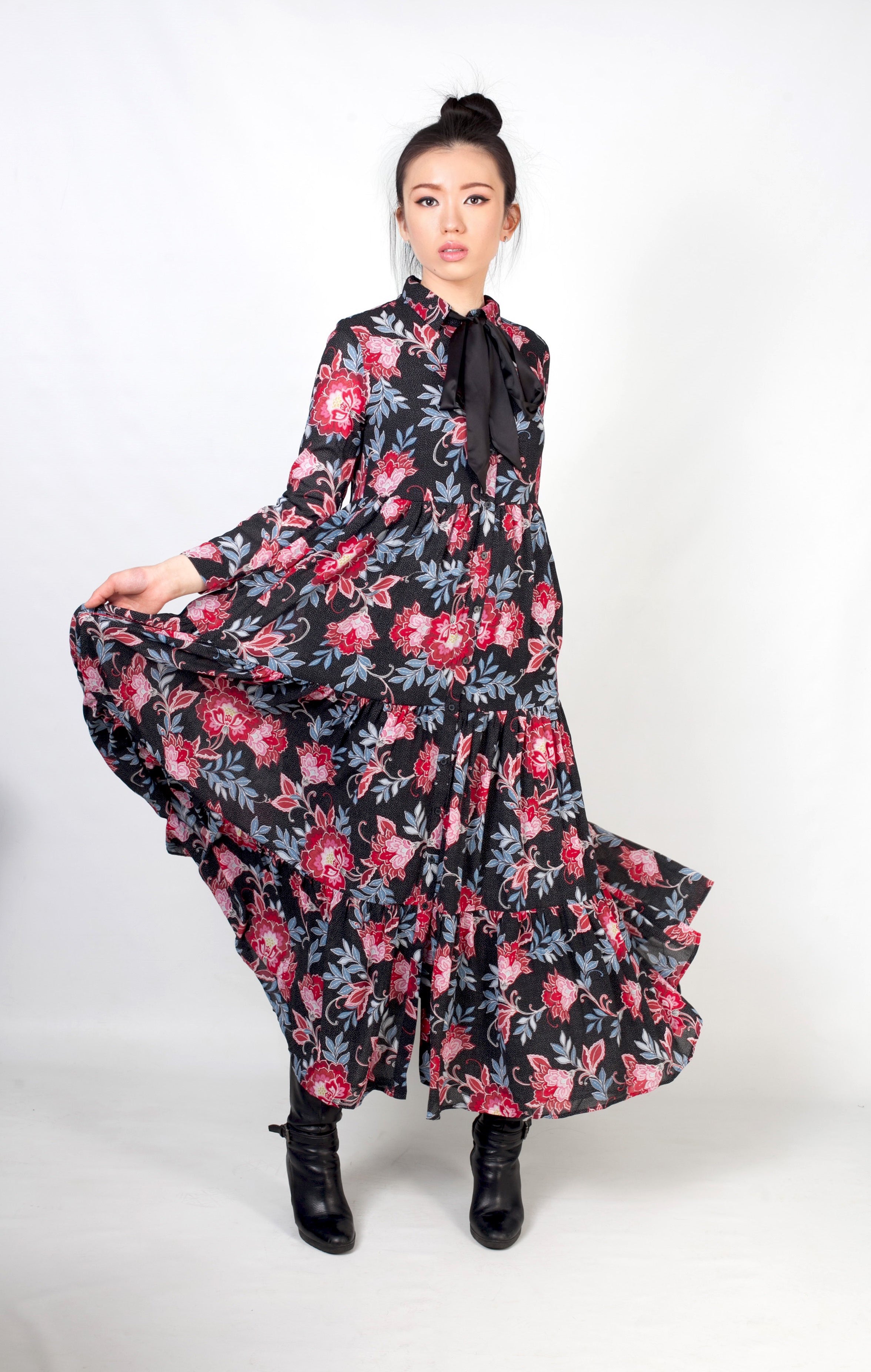 Maxi vestido estampado y con lazo- negro y rojo