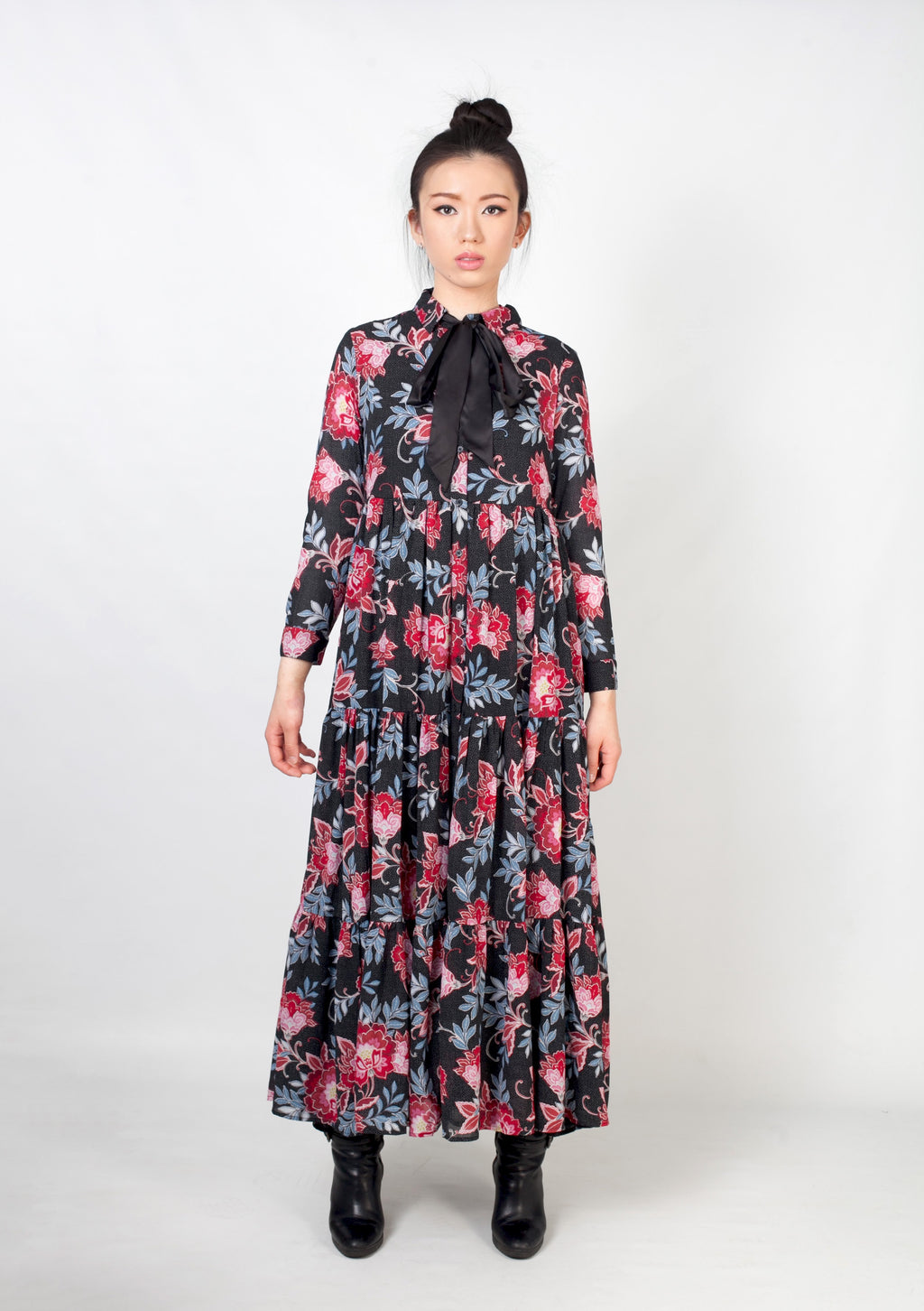 Maxi vestido estampado y con lazo- negro y rojo