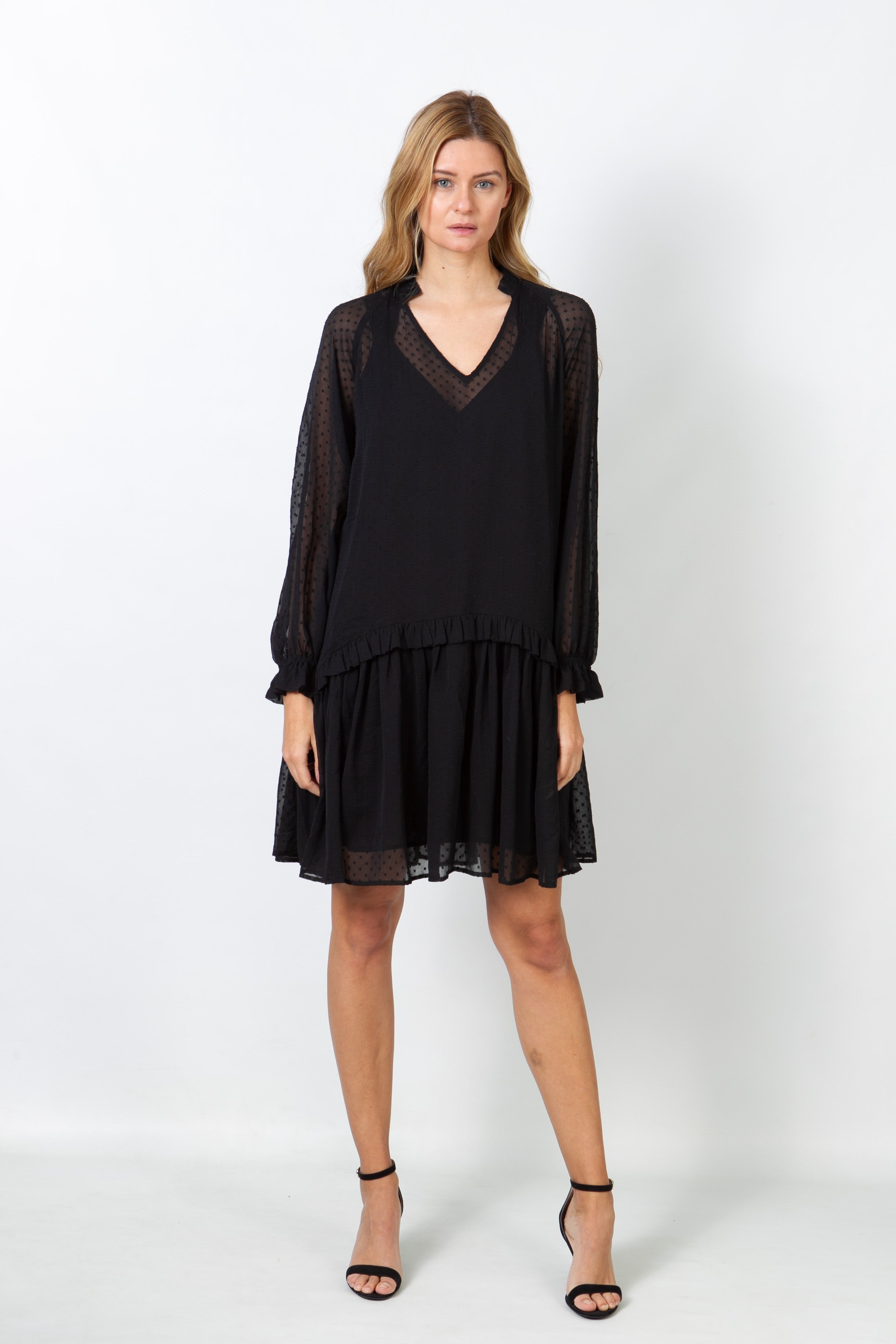 vestido estilo camisola con volante negro