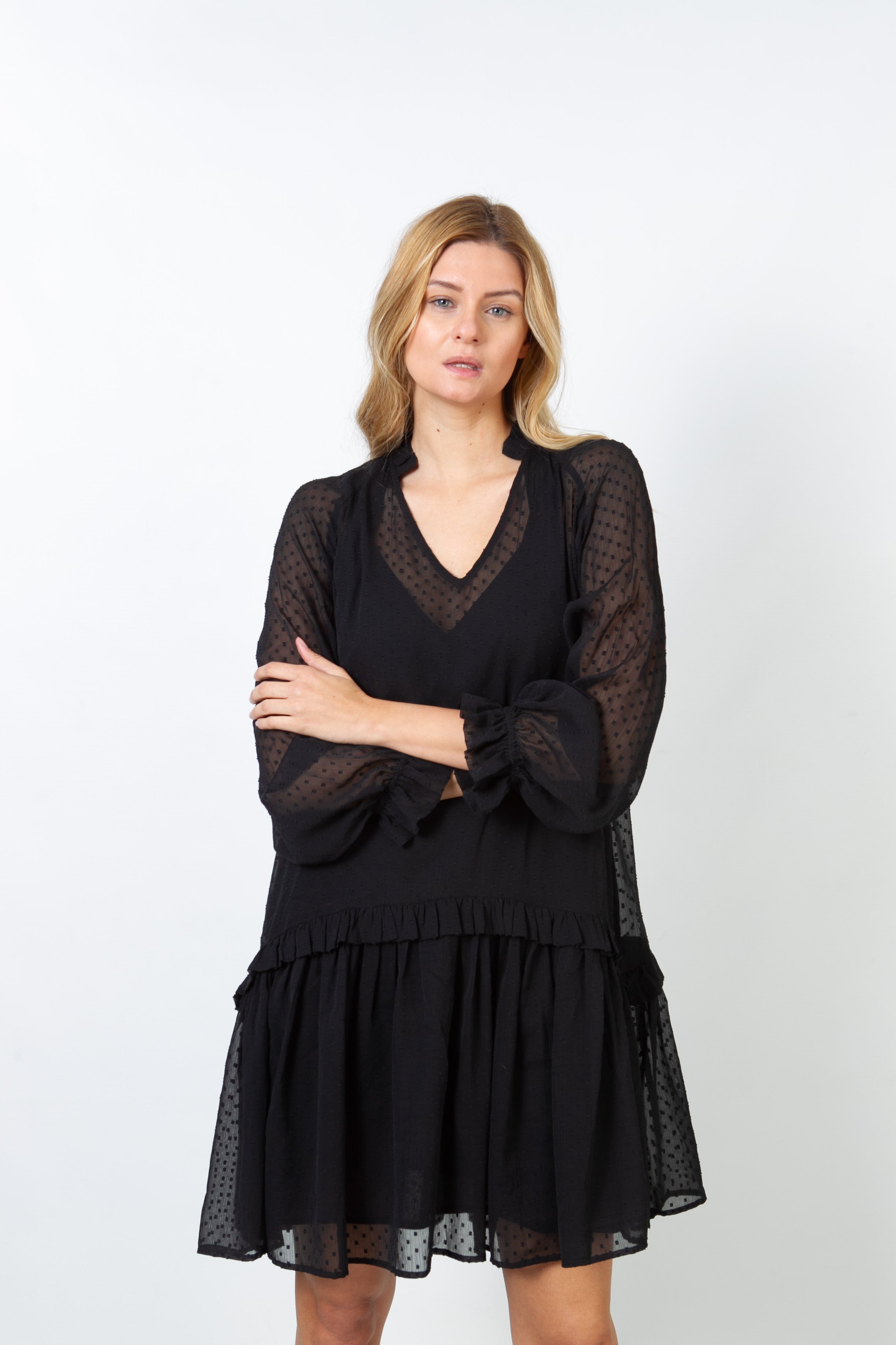 vestido estilo camisola con volante negro