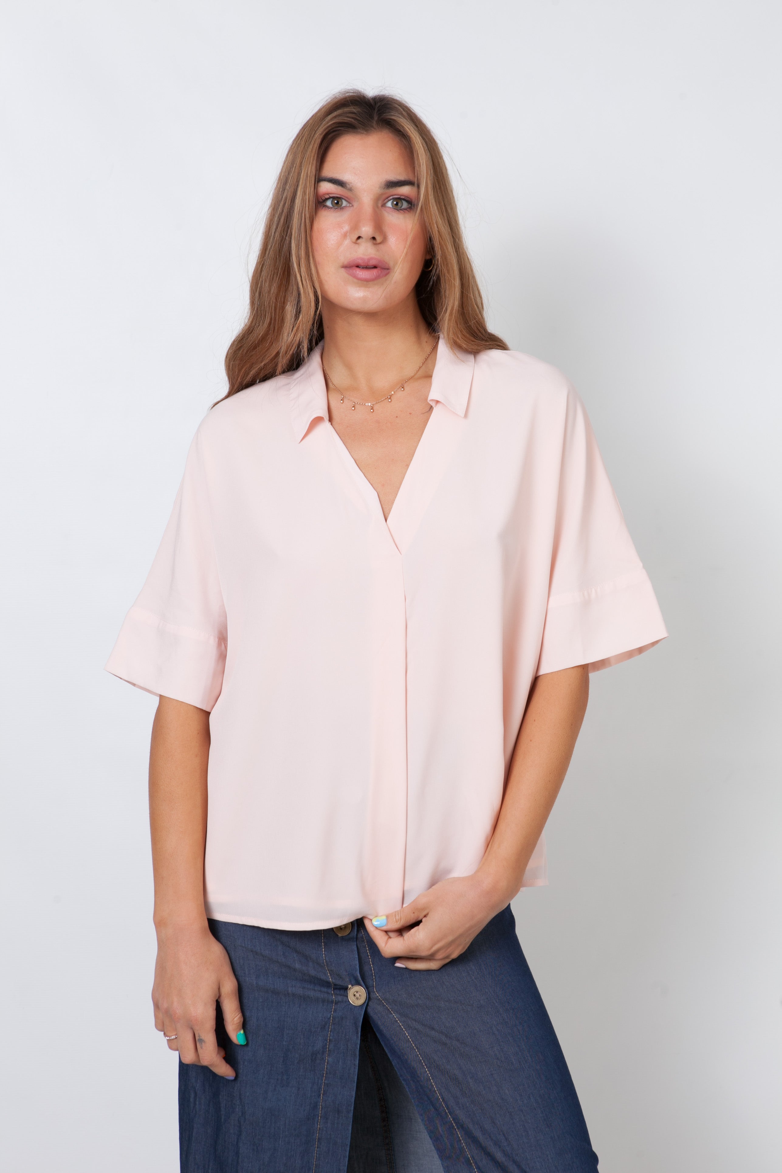 Blusa Rosa Palo Con Delantera Plisada.
