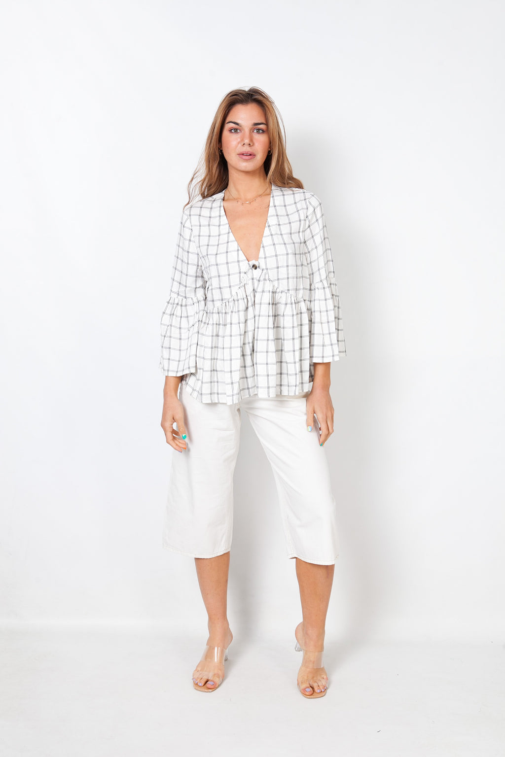 Blusa Fruncida Con Cuello En V-Blanca