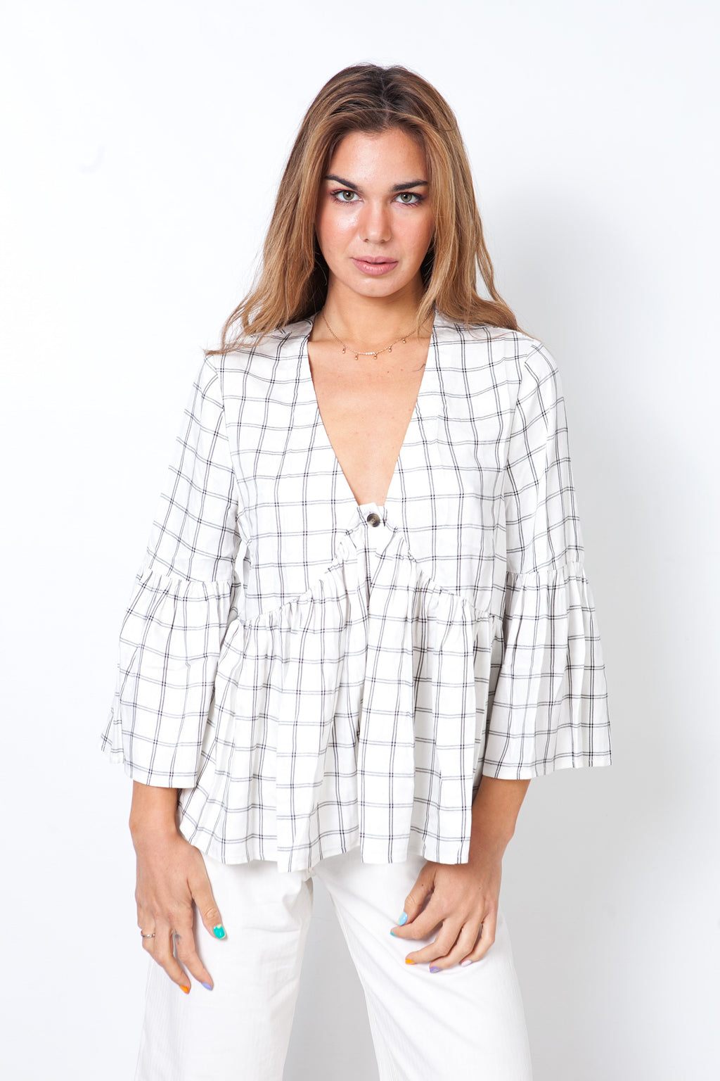 Blusa Fruncida Con Cuello En V-Blanca
