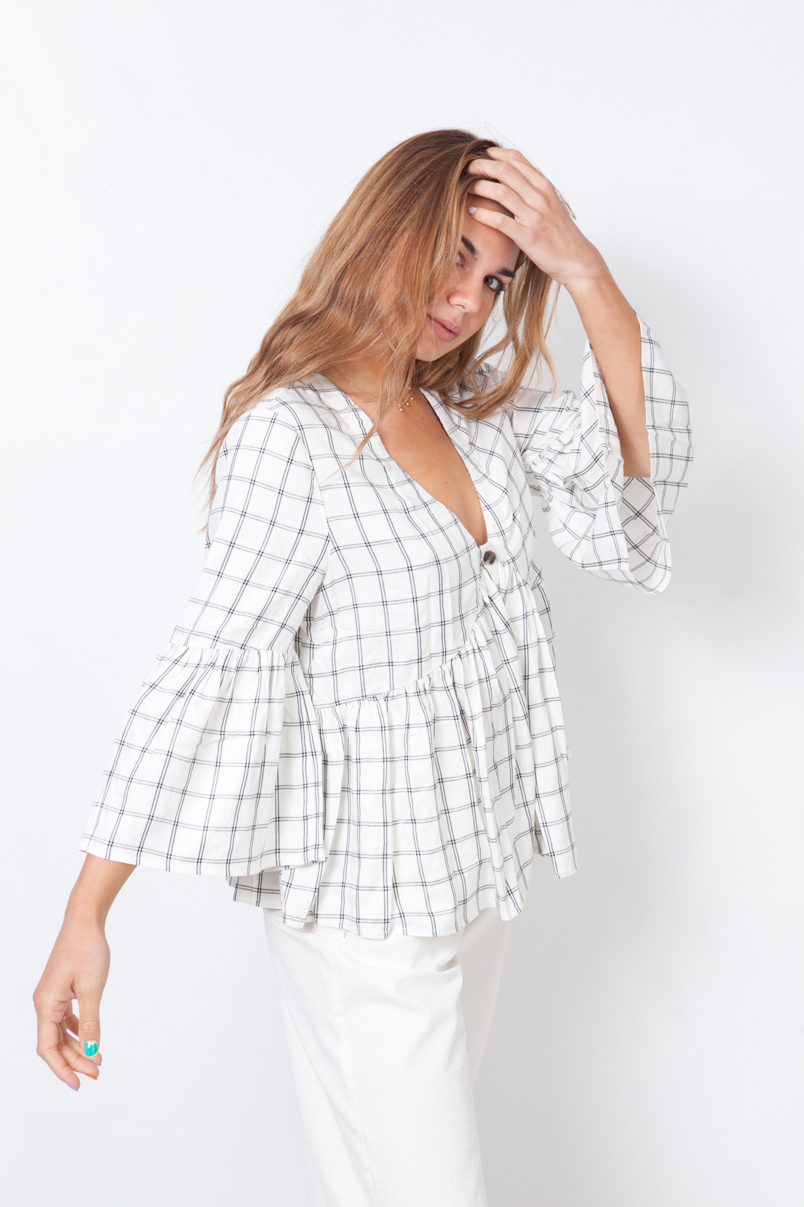 Blusa Fruncida Con Cuello En V-Blanca