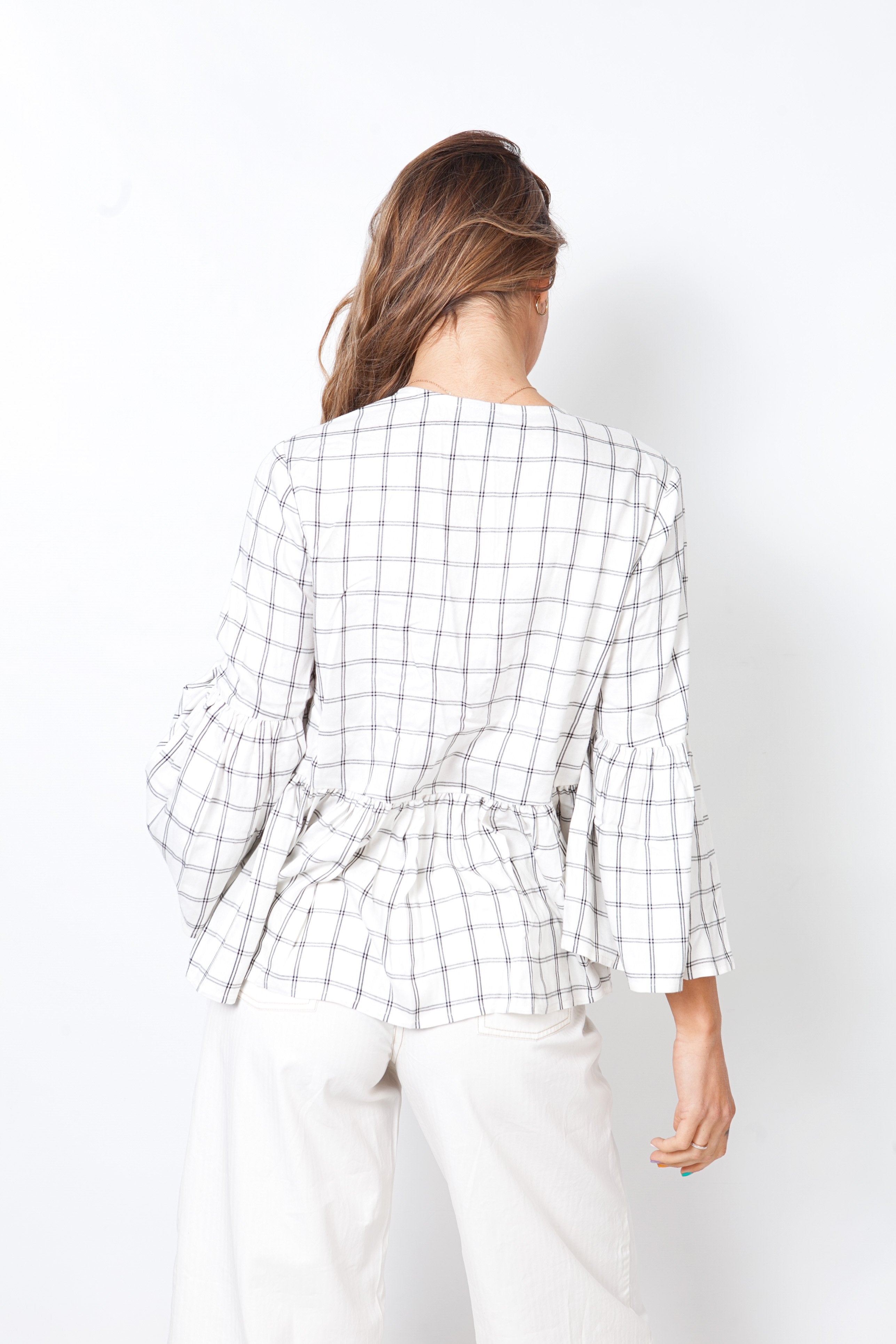 Blusa Fruncida Con Cuello En V-Blanca