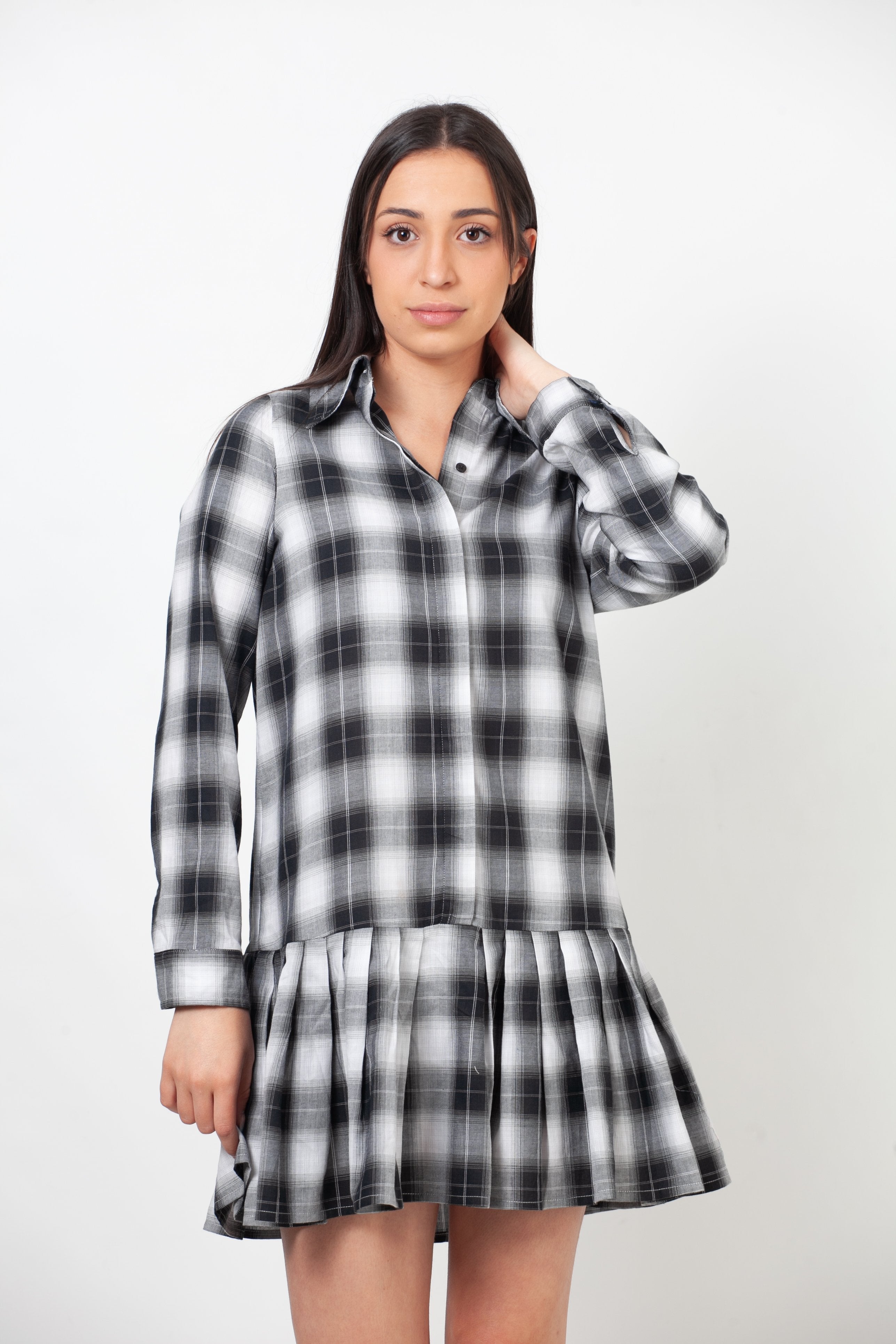 Vestido camisero con bajo asimétrico - Blanco y negro