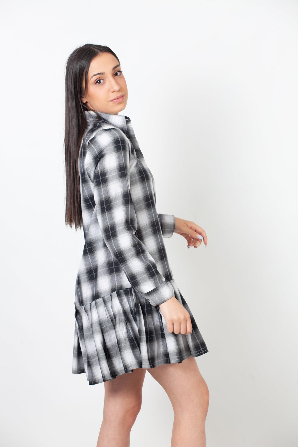 Vestido camisero con bajo asimétrico - Blanco y negro