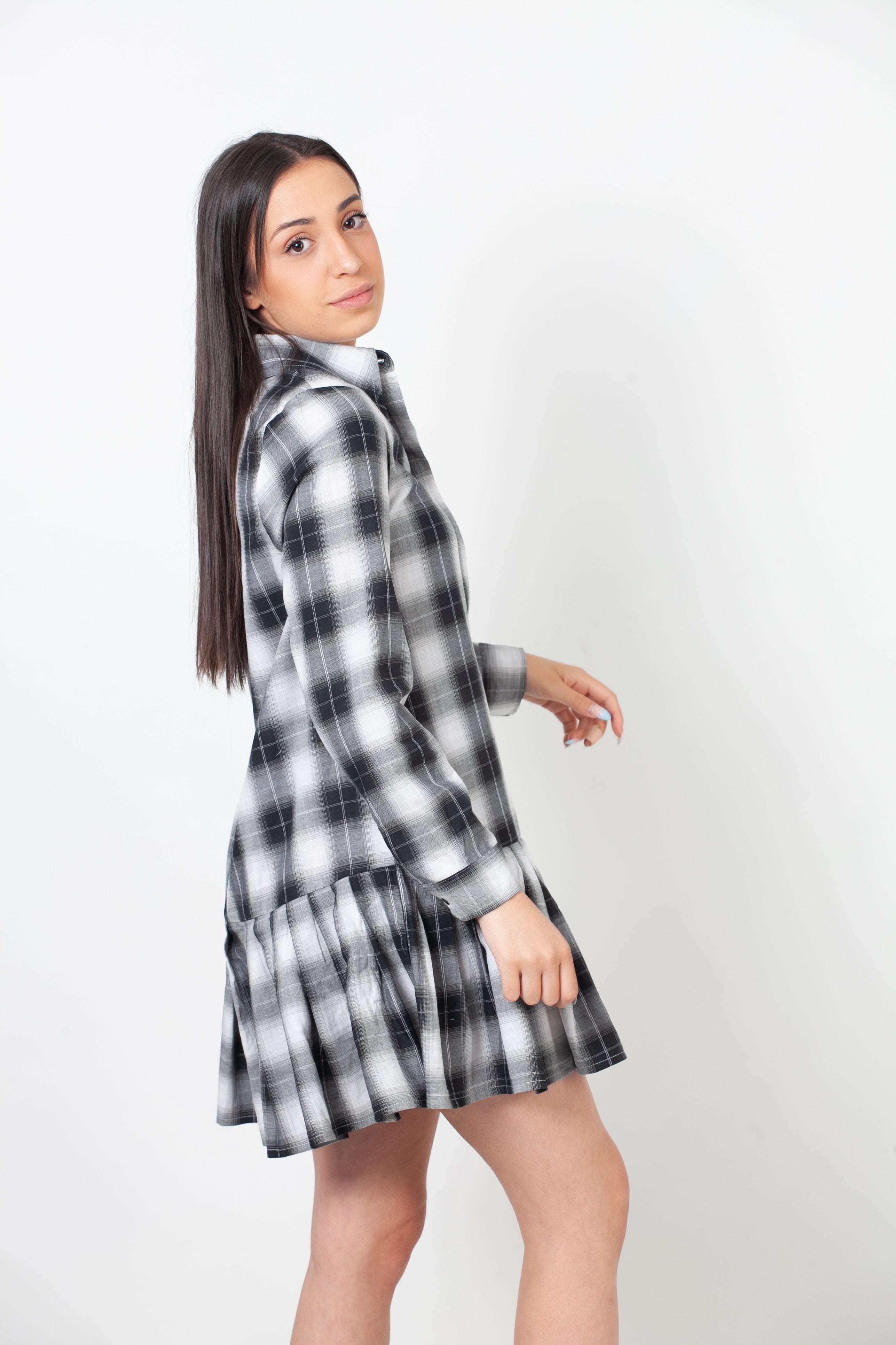 Vestido camisero con bajo asimétrico - Blanco y negro