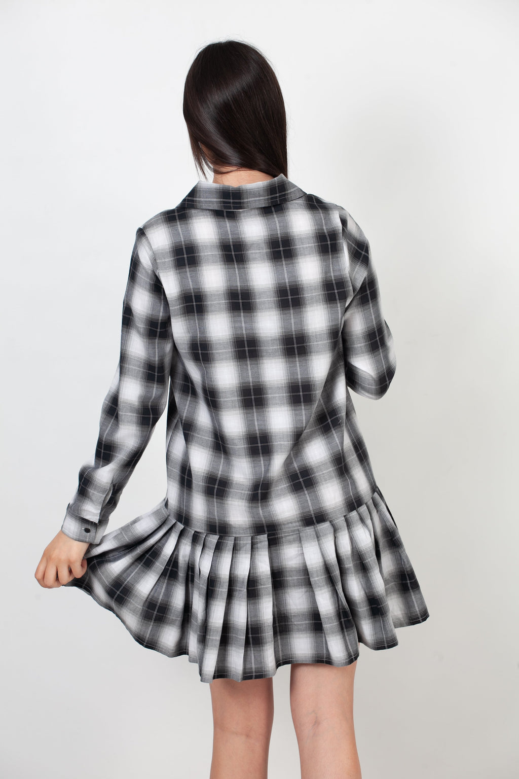 Vestido camisero con bajo asimétrico - Blanco y negro