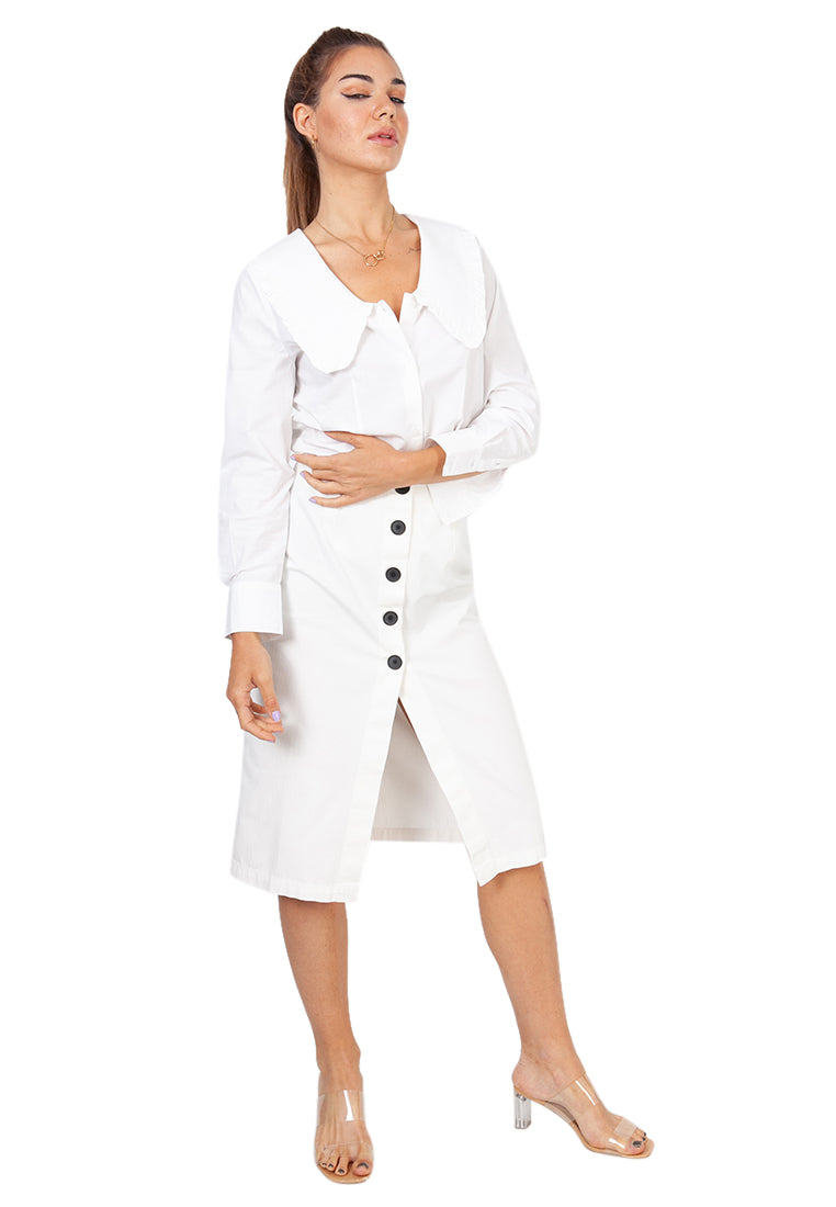 Camisa blanca con cuello peter pan