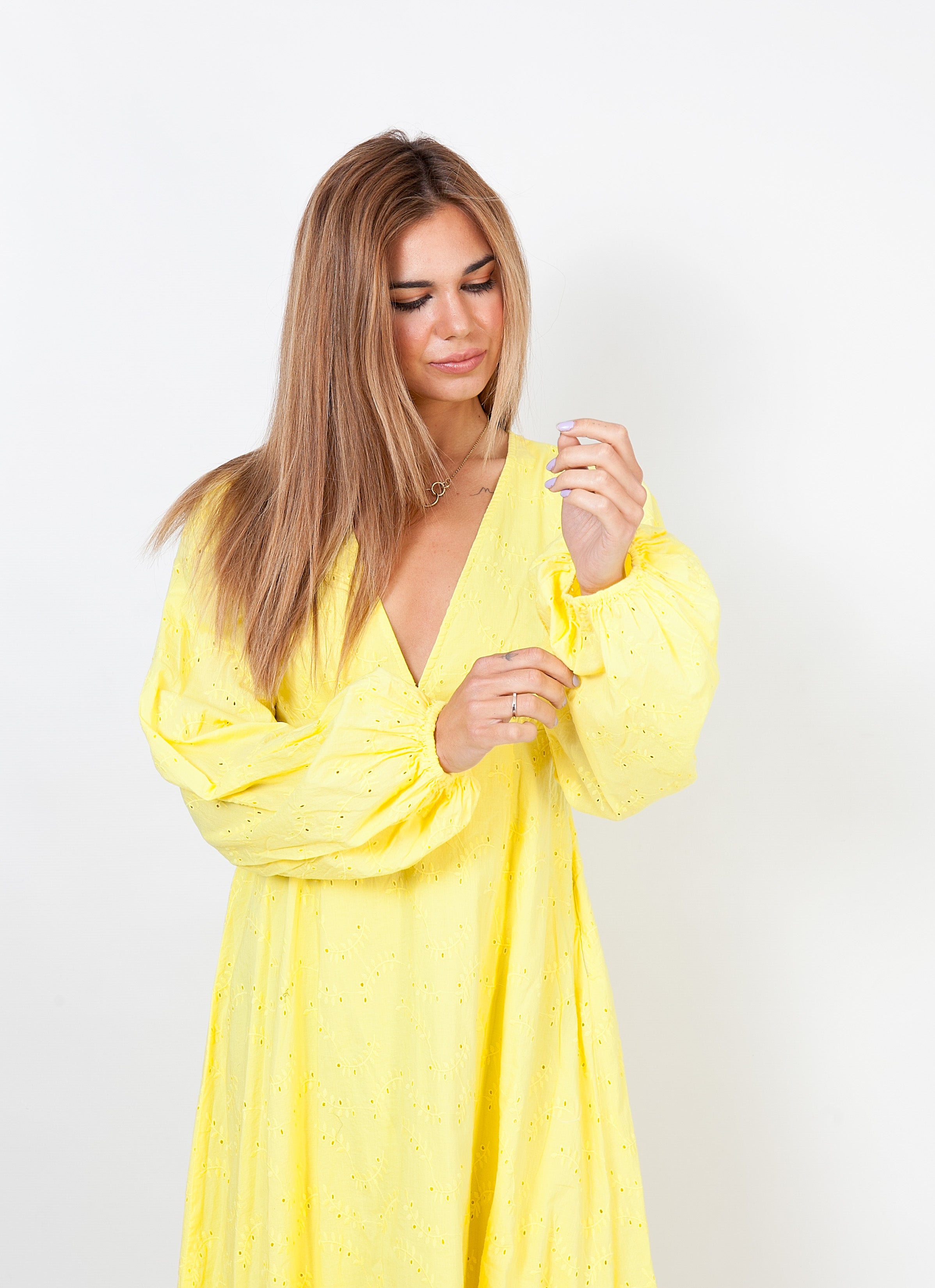 Vestido largo tela calada amarillo