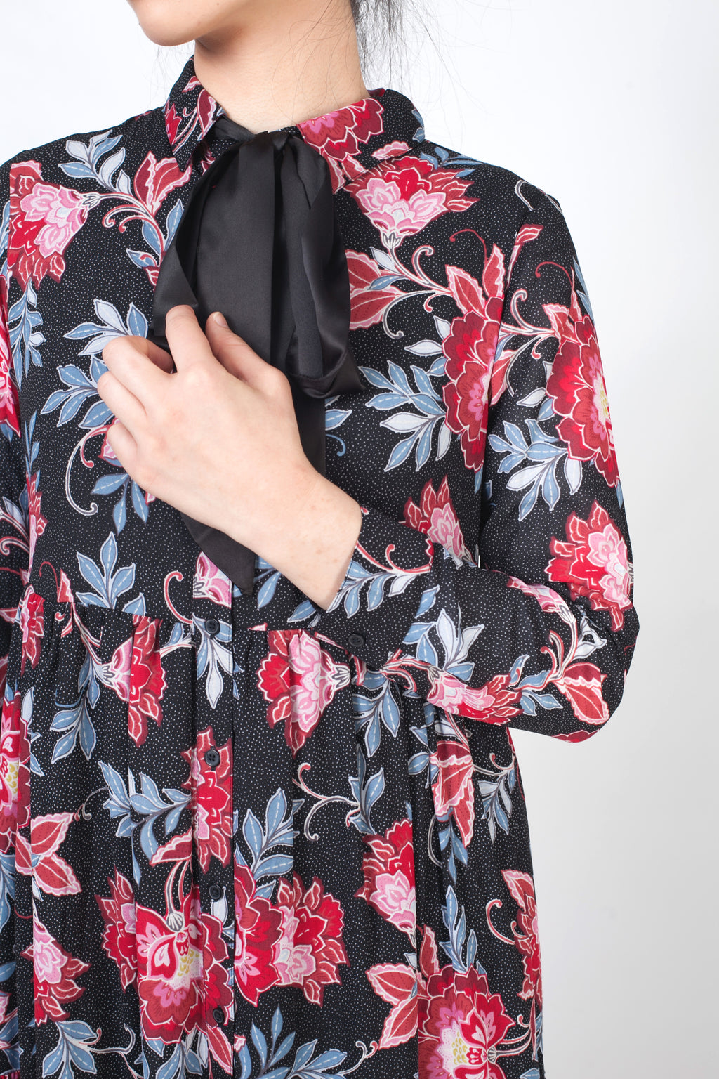 Maxi vestido estampado y con lazo- negro y rojo