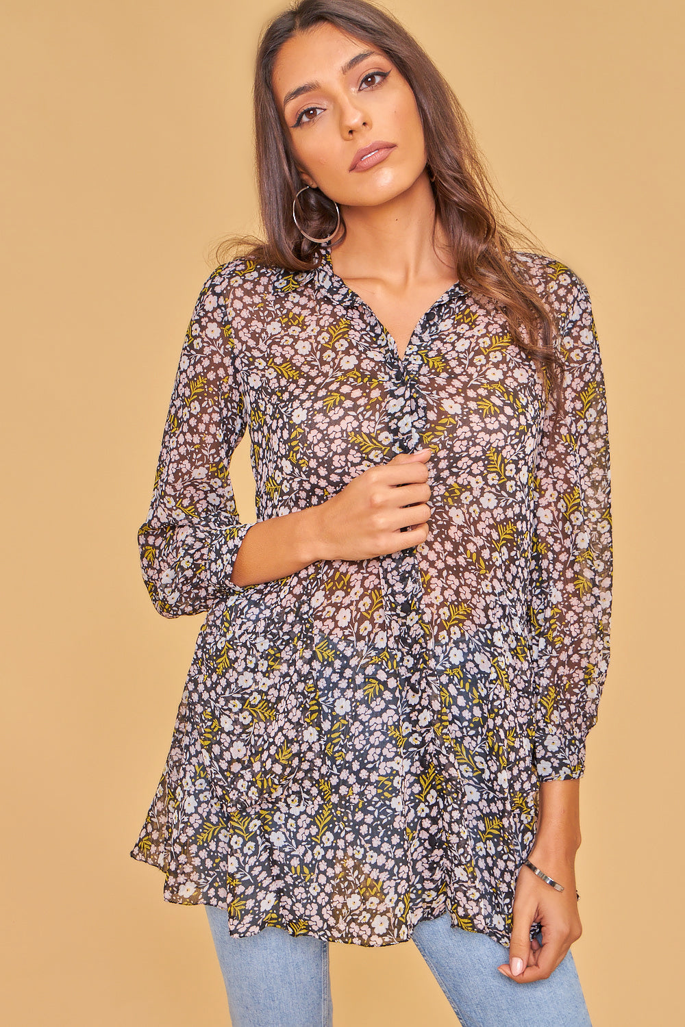 Blusa con botones delanteros larga