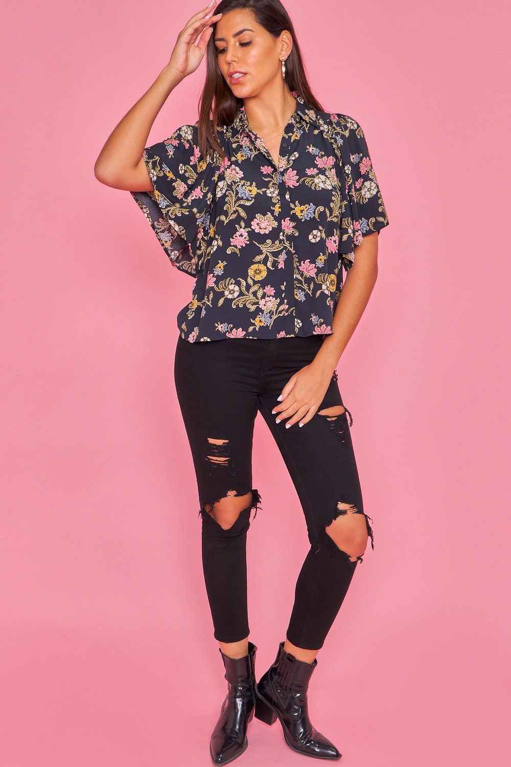 Blusa Estampada con manga acampanada -Negra