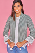 Chaqueta vaquera con estampado floral