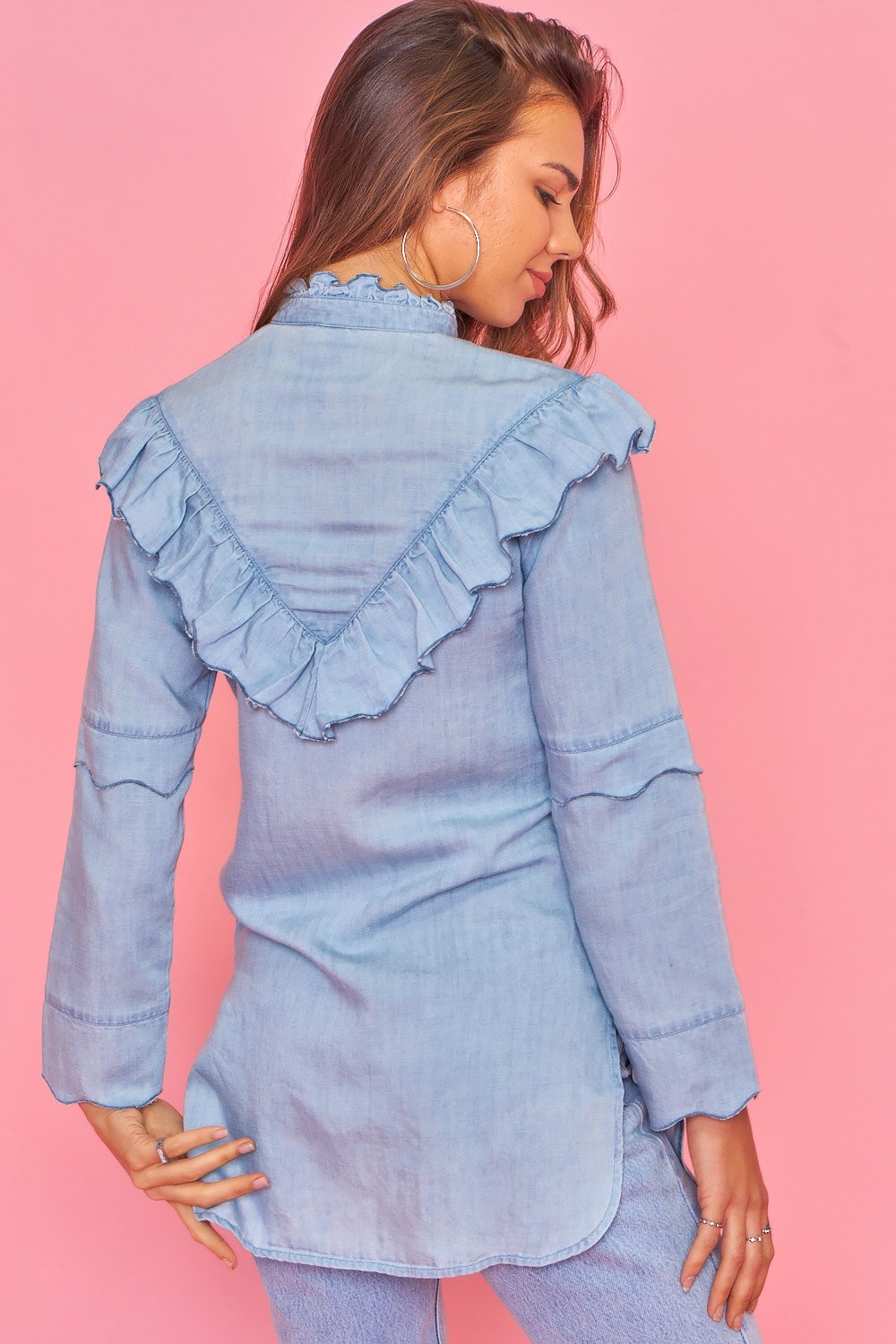 Blusa larga vaquera con volane en la parte alta frontal - Azul claro