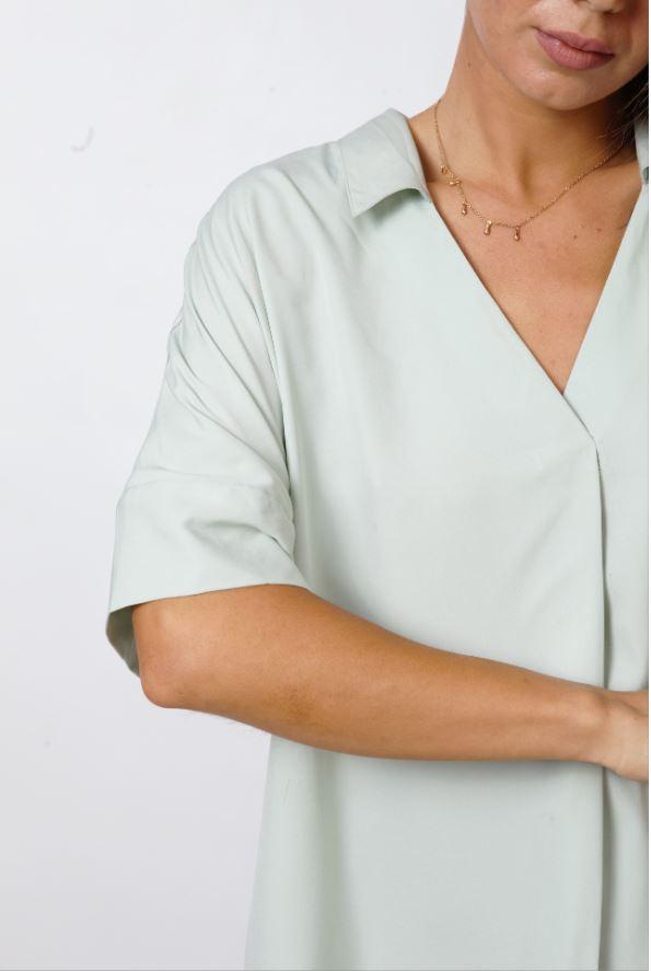 Blusa Verde Con Delantera Plisada
