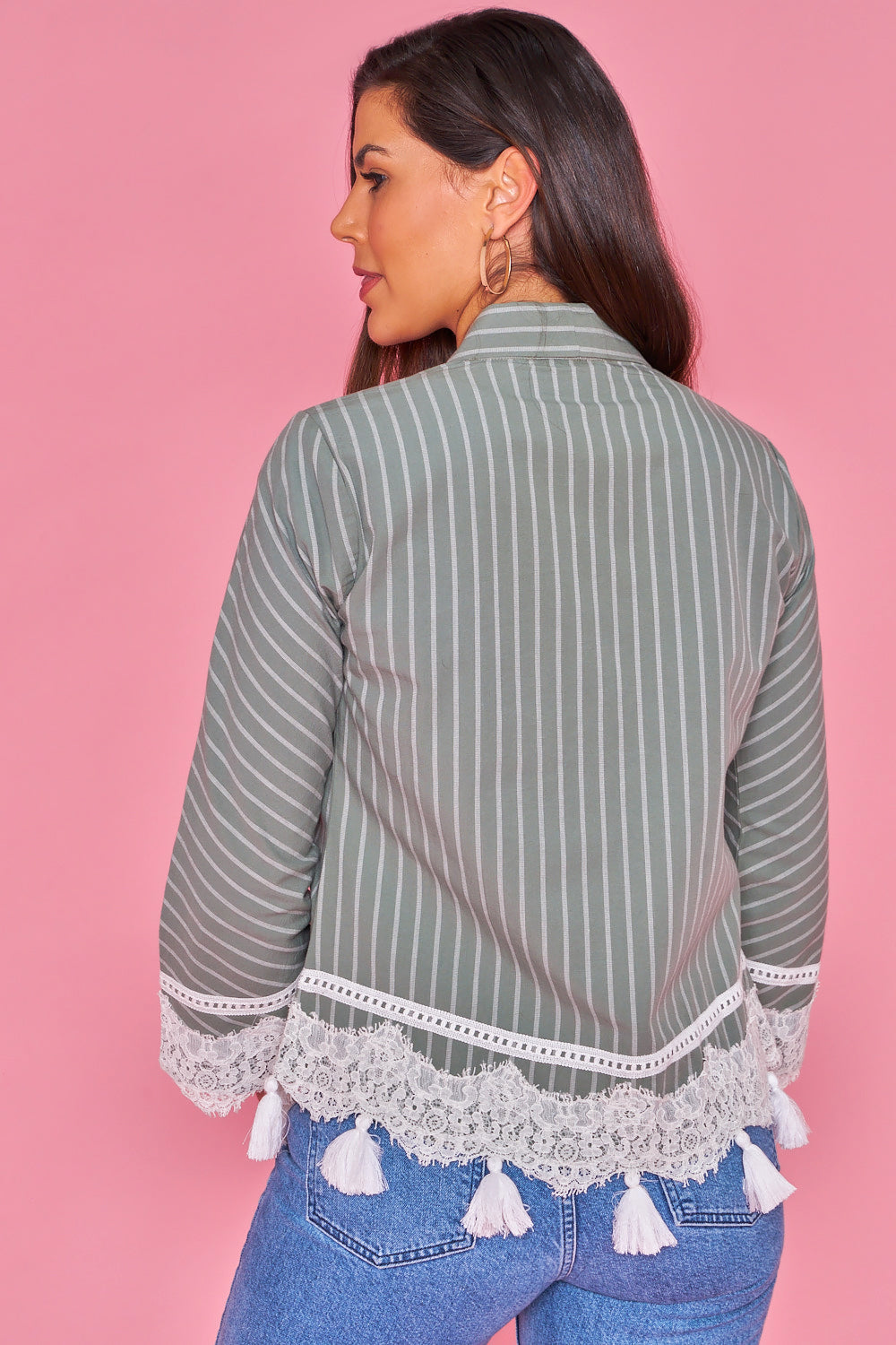 Chaqueta vaquera con estampado floral