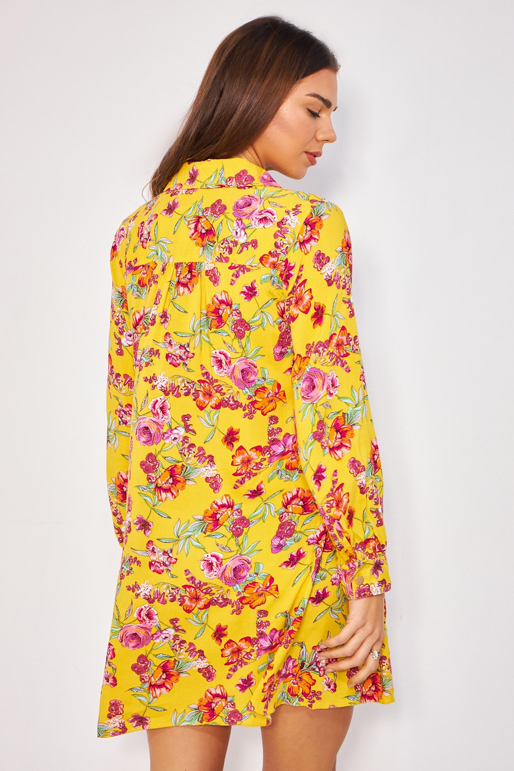 Vestido lencero estampado amarillo y rosa