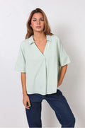 Blusa Verde Con Delantera Plisada