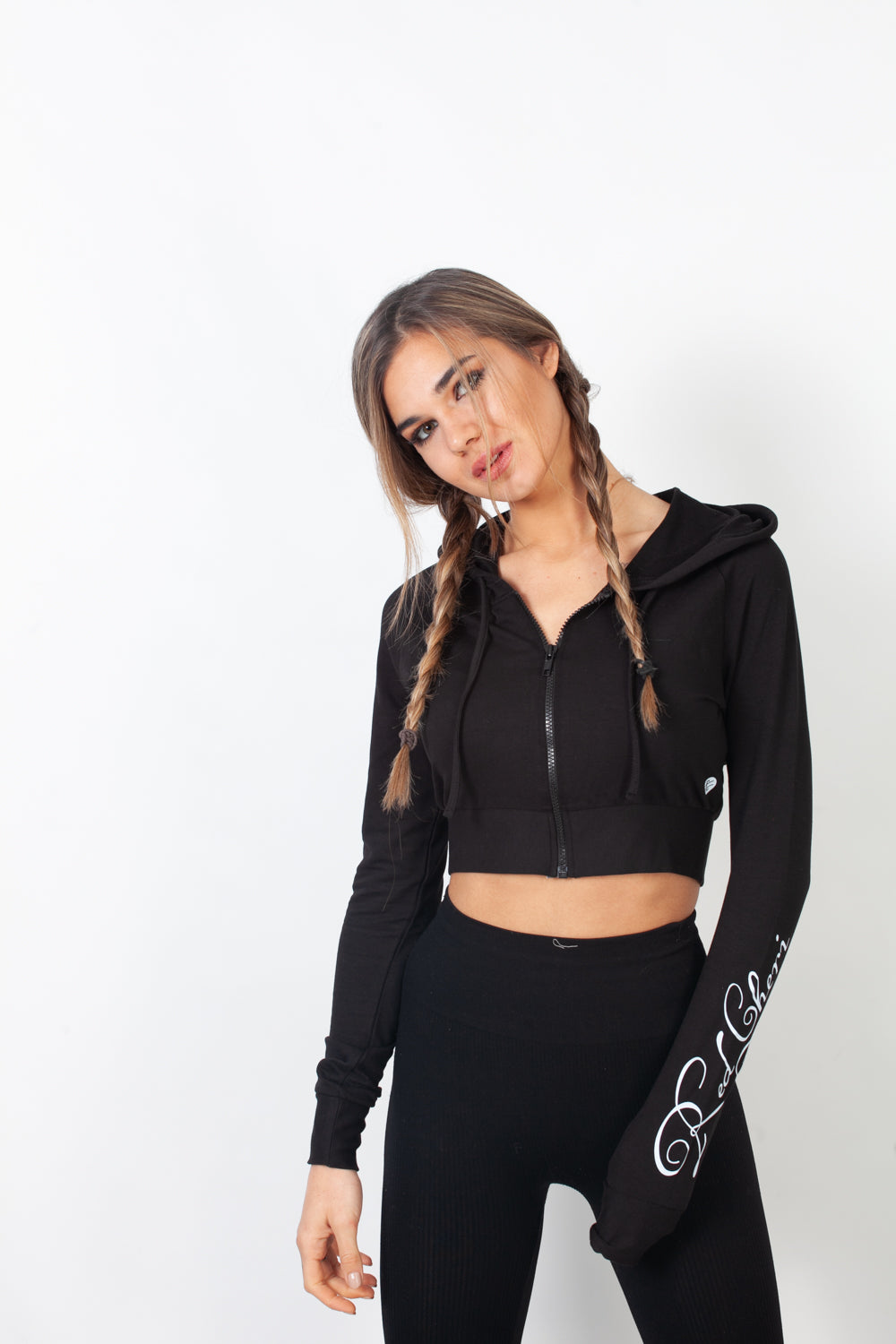 Red Cheri Airy Crop Sudaderas con capucha Negro