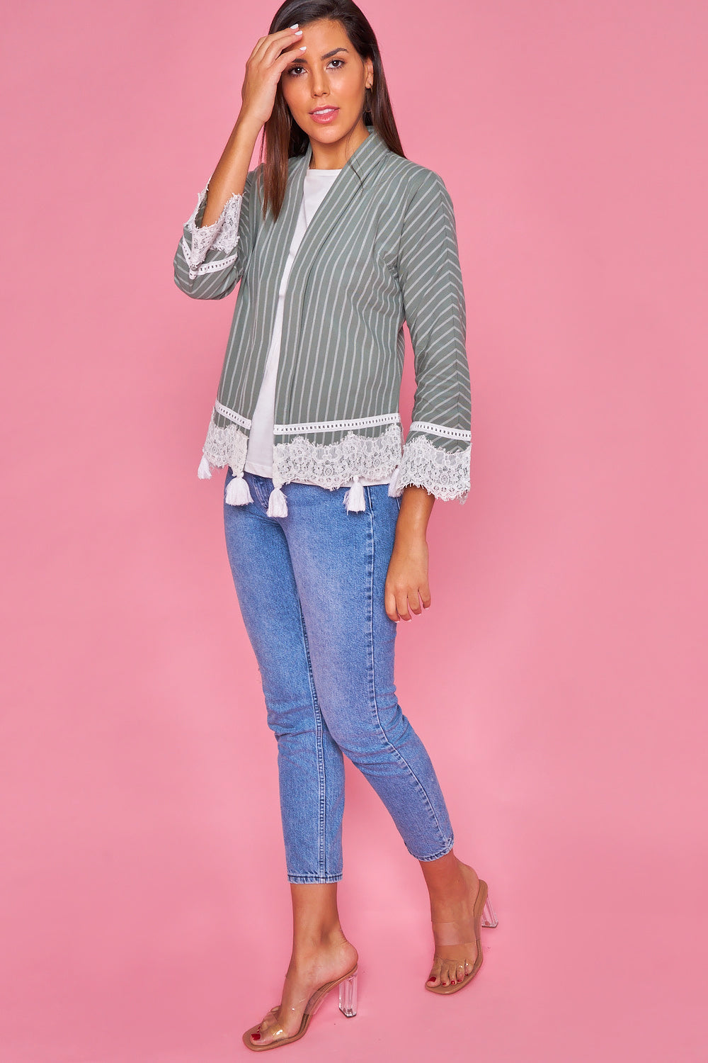 Chaqueta vaquera con estampado floral