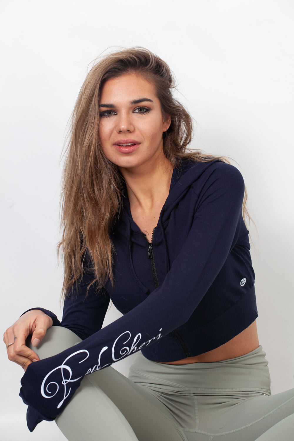 Red Cheri Airy Crop Sudaderas con capucha Azul Marino