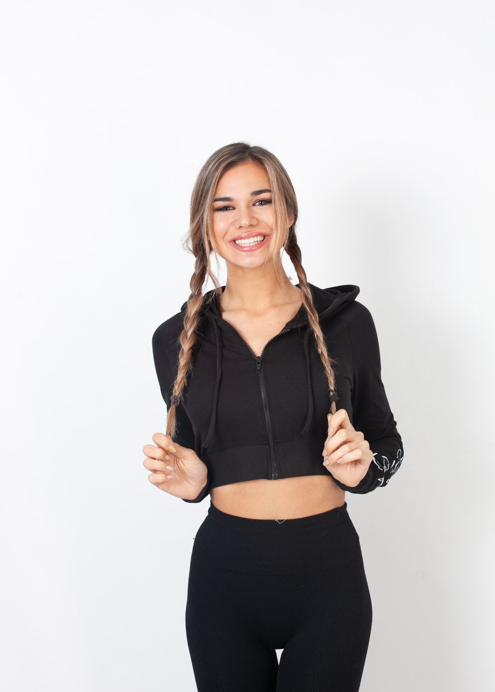 Red Cheri Airy Crop Sudaderas con capucha Negro