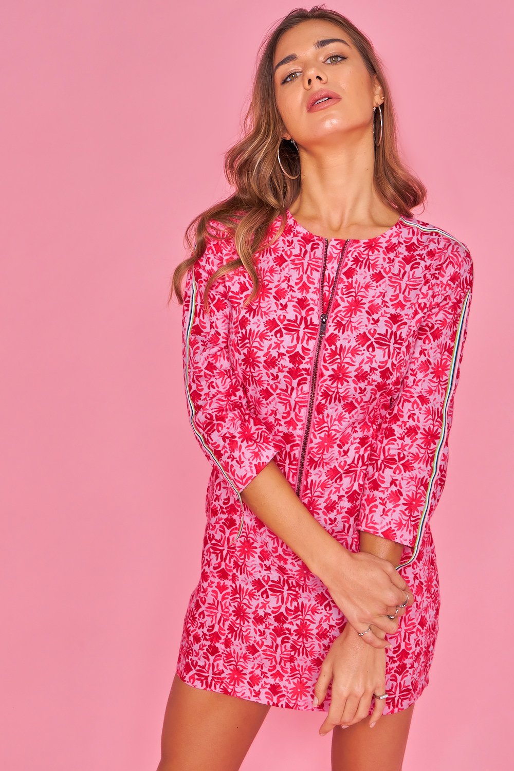 vestido rosa con cremallera estampado